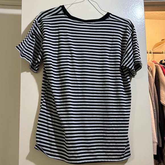 Disney women’s Minnie Mouse shirt - Picture 2 of 2